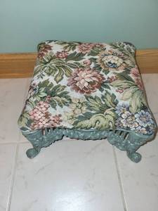 lot 349 image: Set of 2 Vintage Floral Upholstered Footstools and Floral Valance
