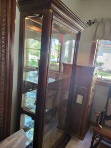 lot 362 image: Elegant Wooden Display Cabinet with Glass Shelves
