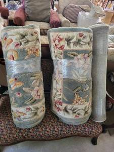 lot 369 image: Collection of 3 Floral Design Area Rugs