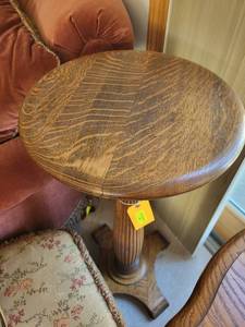 lot 375 image: Vintage Oak Pedestal Side Table