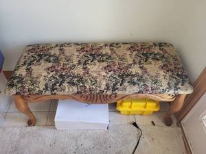 lot 388 image: Vintage Floral Upholstered Bench with Wooden Legs