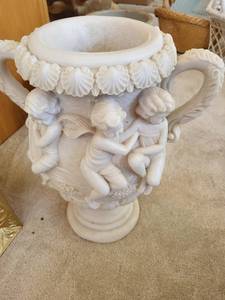 lot 12 image: Vintage 1999 TC Cherub Resin Urn with Relief Detail