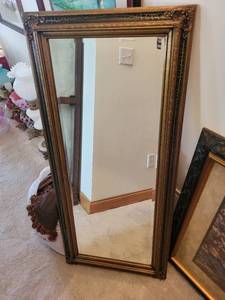 lot 491 image: Antique Gold Framed Wall Mirror