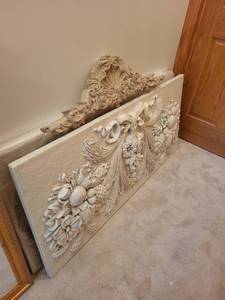 lot 499 image: Decorative Wall Plaque and Ornate Vintage Mirror