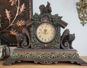 lot 13 image: Rustic Woodland Mantel Clock with Squirrel and Bear Details