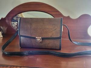 lot 510 image: Bushnell SportView 7x35 Binoculars with Leather Carrying Case