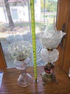lot 520 image: Set of 2 Antique Glass Oil Lamps with Decorative Floral Design