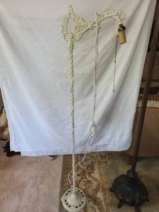 lot 534 image: Vintage Twist Iron Floor Lamp with Ornate Design