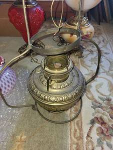 lot 581 image: Vintage Hanging Oil Lamp with Decorative Bases