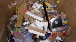 lot 29 image: pallet of misc...