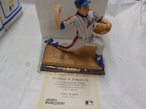 lot 11 image: Sports Impressions Tom Seaver Colle...