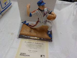 lot 12 image: Sports Impressions Tom Seaver Colle...