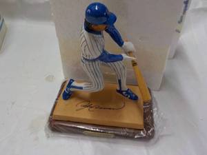 lot 13 image: Sports Impressions Andre Dawson Fig...
