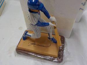 lot 14 image: Sports Impressions Andre Dawson Fig...