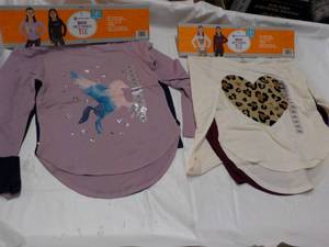 lot 19 image: 4 ct Members Mark size 45 Tee Shi...