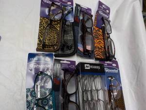 lot 59 image: 10 pair Readers Glasses - various s...