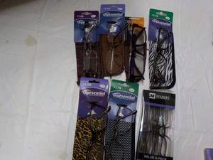 lot 62 image: 10 pair Readers Glasses - various s...