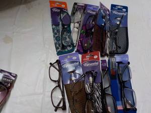 lot 64 image: 10 pair Readers Glasses - various s...
