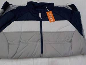 lot 88 image: Cutter and Buck size XXL NavyWhite...
