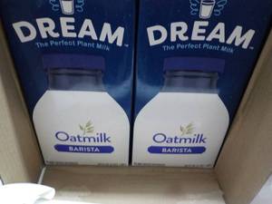lot 130 image: 8 ct 64 oz Dream Oatmilk Barista Pl...