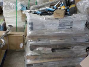 lot 184 image: Pallet Lot of Automotive Parts- see...