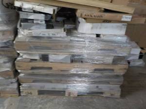 lot 185 image: Pallet Lot of Automotive Parts- see...
