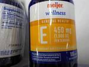 lot 47 image: 5 Bottles Meijer Vitamin E...