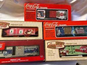 lot 3 image: Set of 5 Coca-Cola Branded Holiday Train Freight Cars