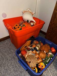 lot 31 image: Large Collection of Halloween Decorations and Figurines