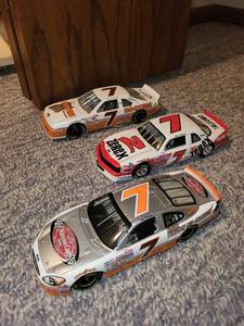 lot 43 image: Set of 3 Alan Kulwicki Lion Racing Diecast Cars