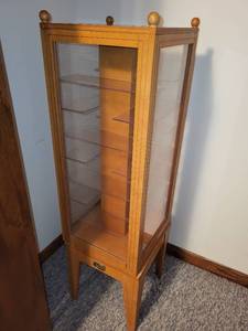 lot 50 image: Museum Thomas Series Wooden Display Case with Glass Shelves Nascar Diecast Car Display Case 124 Scale