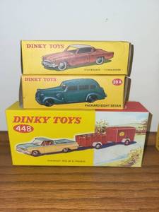 lot 97 image: Set of 3 Dinky Toys Die-Cast Cars and Trailers