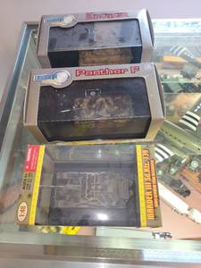 lot 106 image: Set of 3 Dragon Armor Die-Cast Military Model Tanks