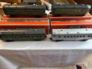 lot 162 image: Set of 4 Lionel Lines Model Train Cars with Original Boxes