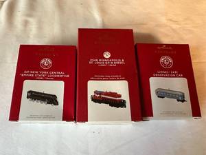 lot 175 image: Hallmark Keepsake Lionel Train Ornaments Set 2020-2021
