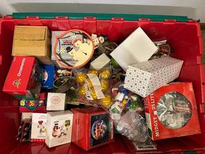 lot 176 image: Large Collection of Christmas Ornaments and Decorations