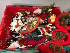 lot 178 image: Large Collection of Christmas Decorations and Ornaments