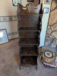 lot 183 image: Antique Wooden 5-Shelf Display Bookcase