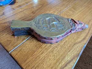 lot 185 image: Vintage Brass and Leather Fireplace Bellows with Nautical Ship Design