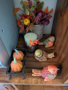 lot 211 image: Autumn Decor Collection with Ceramic Pumpkins and Birds