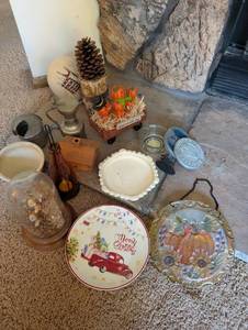 lot 232 image: Vintage Assorted Home Decor Collection with Merry Christmas Plate