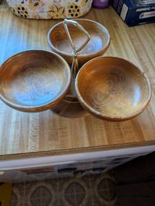 lot 234 image: Vintage Margaret Studios Lazy Susan Wooden Bowl Set