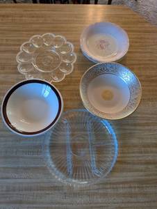 lot 239 image: Vintage Stangl, Knowles, and Glass Bowls Collection