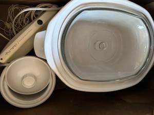 lot 247 image: Rival Crock-Pot Set with Little Dipper and Hamilton Beach Electric Knife