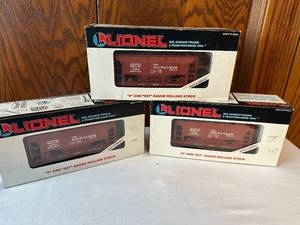 lot 253 image: Set of 3 Lionel Milwaukee Road Ore Cars O and O27 Gauge