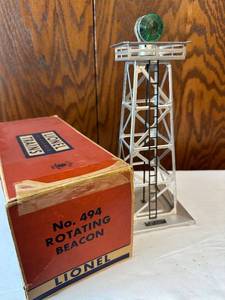 lot 256 image: Lionel No. 494 Rotating Beacon with Original Box