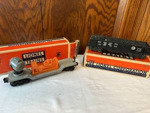 lot 257 image: Vintage Lionel Electric Train Cars Set - Model 3520 and 2452