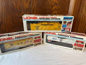 lot 259 image: Set of 3 Lionel O and 027 Gauge Model Train Cars in Sealed Boxes