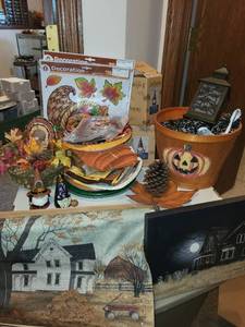 lot 266 image: Halloween and Fall Themed Home Decor Collection