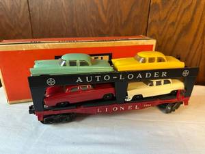 lot 275 image: Lionel No. 6414 Automobile Car Carrier with Bright Colored Cars with Original Box